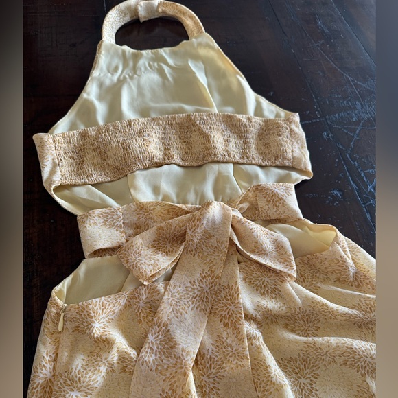 Like New fully lined Maxi dress. Size medium. - Picture 5 of 9